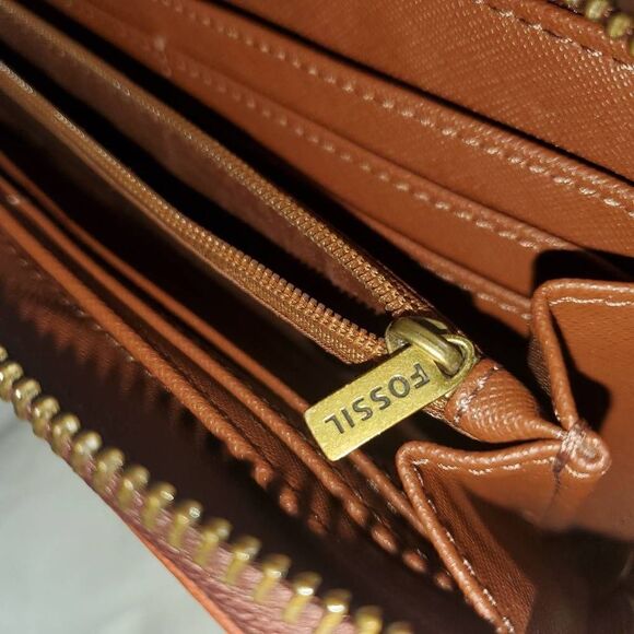 Fossil Tan Leather Wallet - faded back - Picture 9 of 16